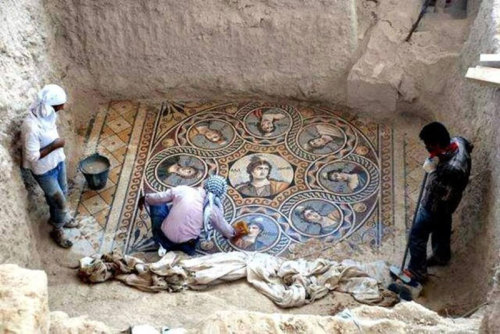 ancient-mosaics-discovered-in-ancient-greek-city-of-zeugma-1